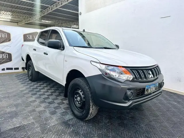 Carro Mitsubishi L200 Triton Sport 2022 GL 2.4 DID-H 4x4 (Aut)