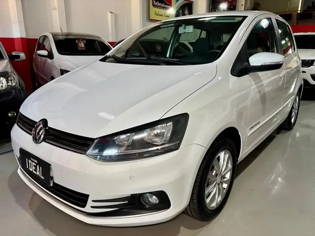 Carro Volkswagen Fox 2015 1.0 TEC Comfortline (Flex)
