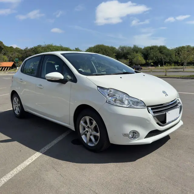 Carro Peugeot 208 2015 Griffe  1.6 16V (Flex) (Aut)