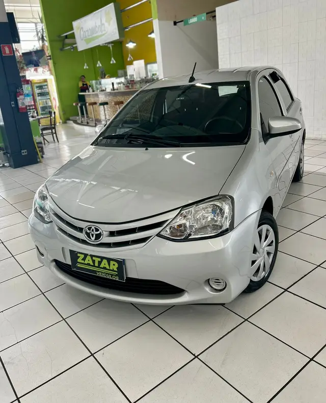 Carro Toyota Etios 2017 X 1.3 (Flex)