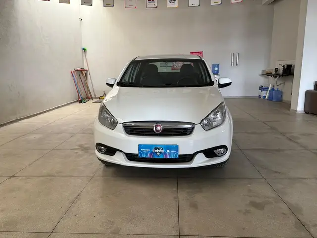 Carro Fiat Grand Siena 2015 Evo Attractive 1.4 8V (Flex)