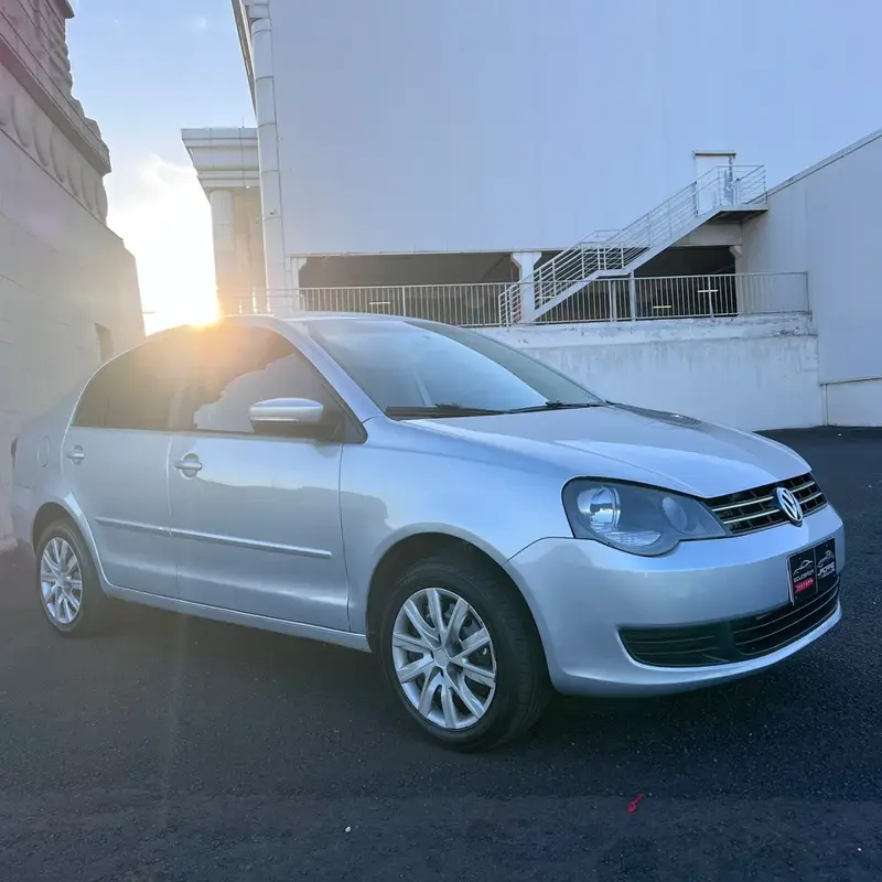 Volkswagen Polo Sedan 1.6 8V (Flex)