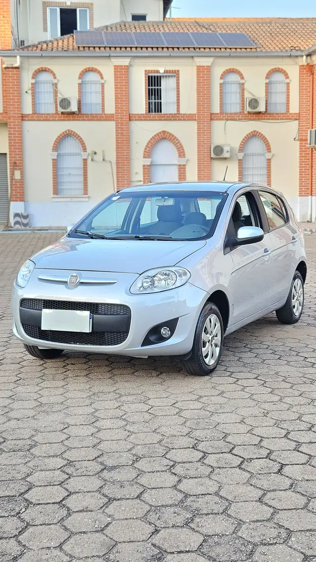 Carro Fiat Palio 2013 Attractive 1.0 8V (Flex)