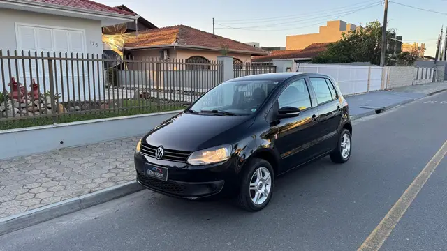 Carro Volkswagen Fox 2011 1.0 8V (Flex) 4p