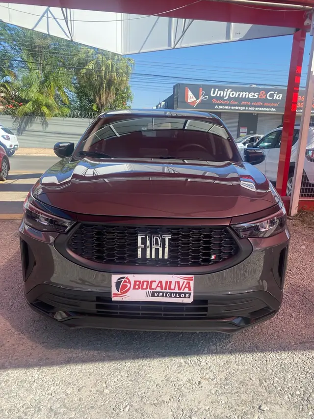 Carro Fiat Fastback 2025 Turbo 200
