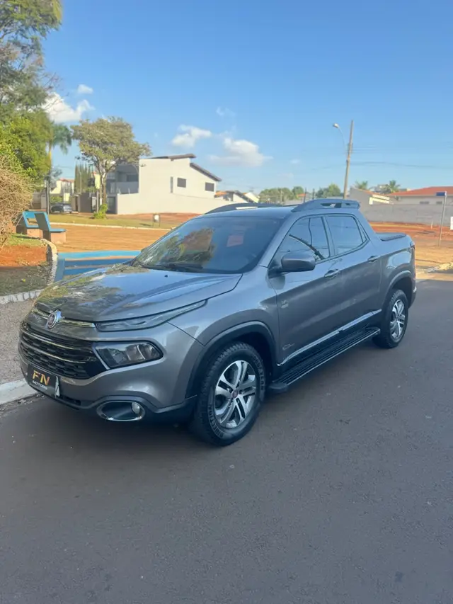 Carro Fiat Toro 2018 Freedom 2.4 TigerShark AT9 (Flex)