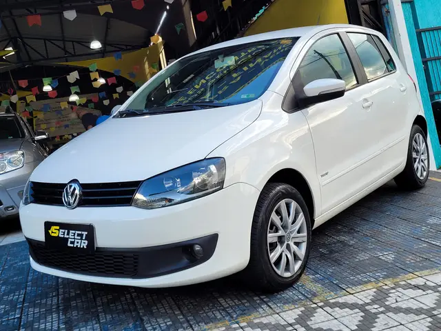 Carro Volkswagen Fox 2014 1.0 TEC (Flex) 4p