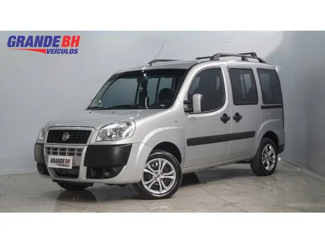 Carro Fiat Doblò 2017 Essence 1.8 7L (Flex)
