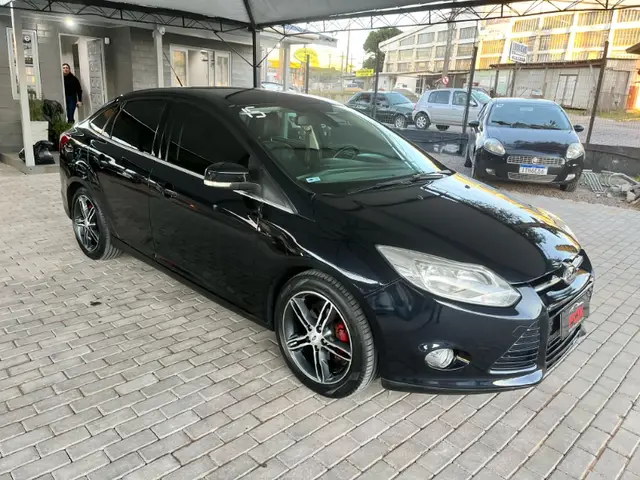 Carro Ford Focus Sedan 2015 Titanium Plus 2.0 16V PowerShift (Aut)