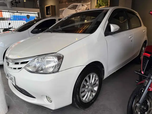 Carro Toyota Etios 2016 Platinum 1.5 (Flex)