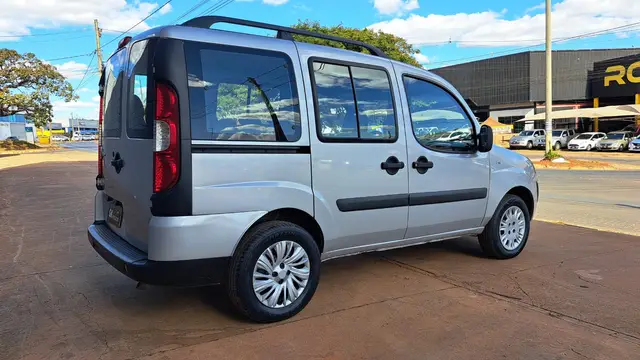 Carro Fiat Doblò 2020 Essence 1.8 16V (Flex)