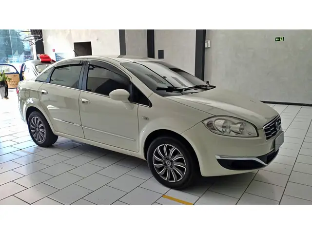 Carro Fiat Linea 2016 Essence 1.8 16V Dualogic (Flex)