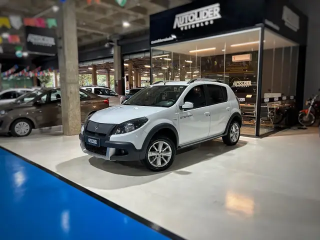 Carro Renault Sandero Stepway 2014 1.6 16V Hi-Flex (aut)