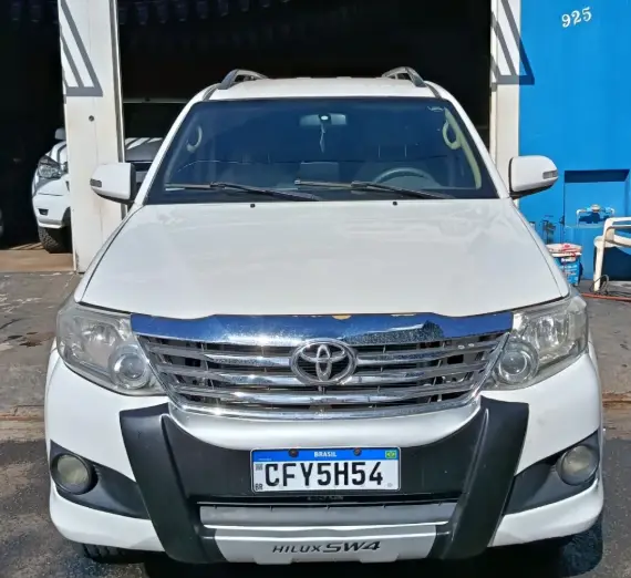 Carro Toyota Hilux SW4 2013 SR 2.7 4x2 (Flex)