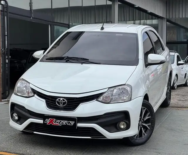 Carro Toyota Etios 2017 Platinum 1.5 (Aut) (Flex)