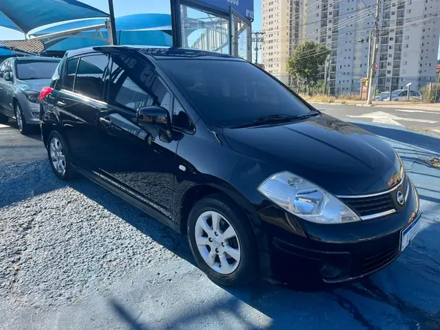 Carro Nissan Tiida 2008 SL 1.8