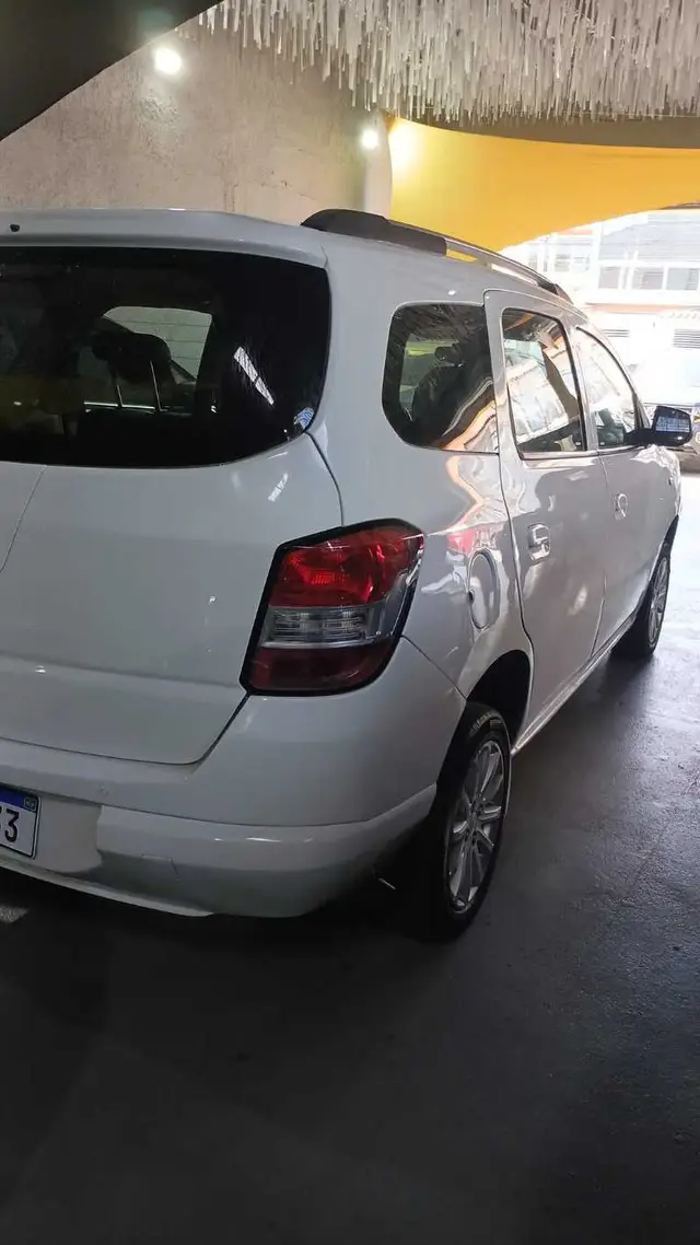 Carro Chevrolet Spin 2016 LT 5S 1.8 (Flex)