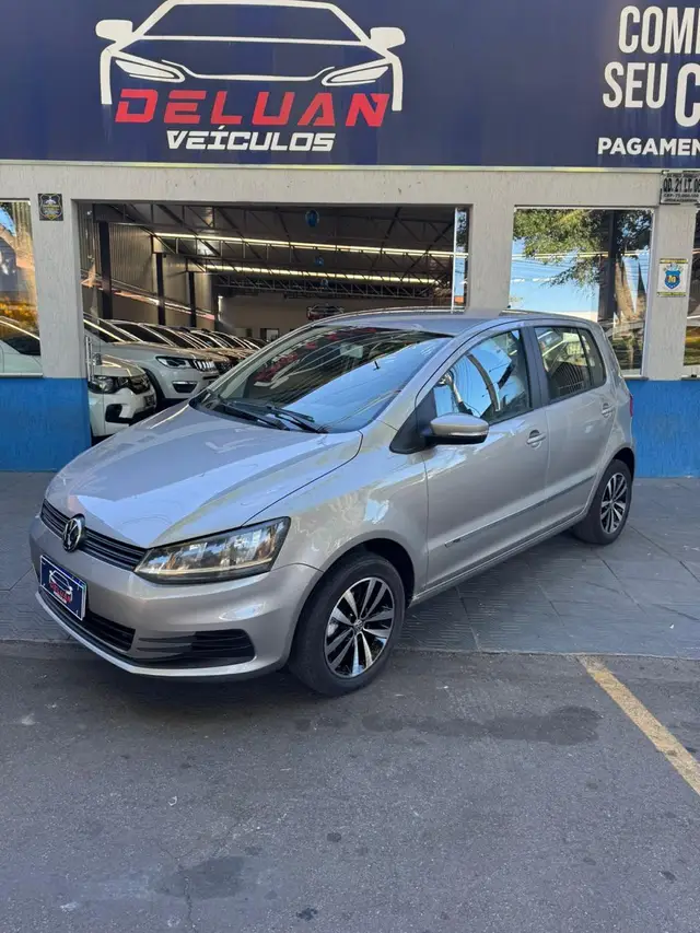 Carro Volkswagen Fox 2015 Trendline 1.0 TEC (Flex)