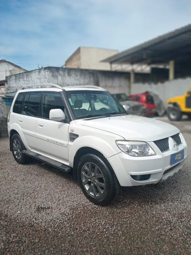 Carro Mitsubishi Pajero TR4 2014 2.0 16V 4x2 (Flex)