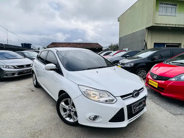 Carro Ford Focus Hatch SE 1.6 16V TiVCT PowerShift