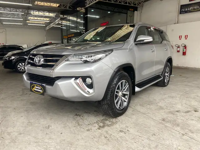 Carro Toyota SW4 2016 2.8 TDI SRX 7L 4x4 (Aut)