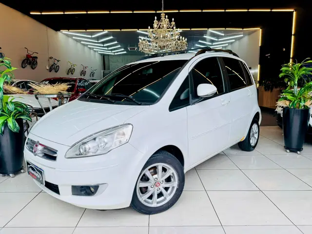 Carro Fiat Idea 2014 Attractive 1.4 8V (Flex)