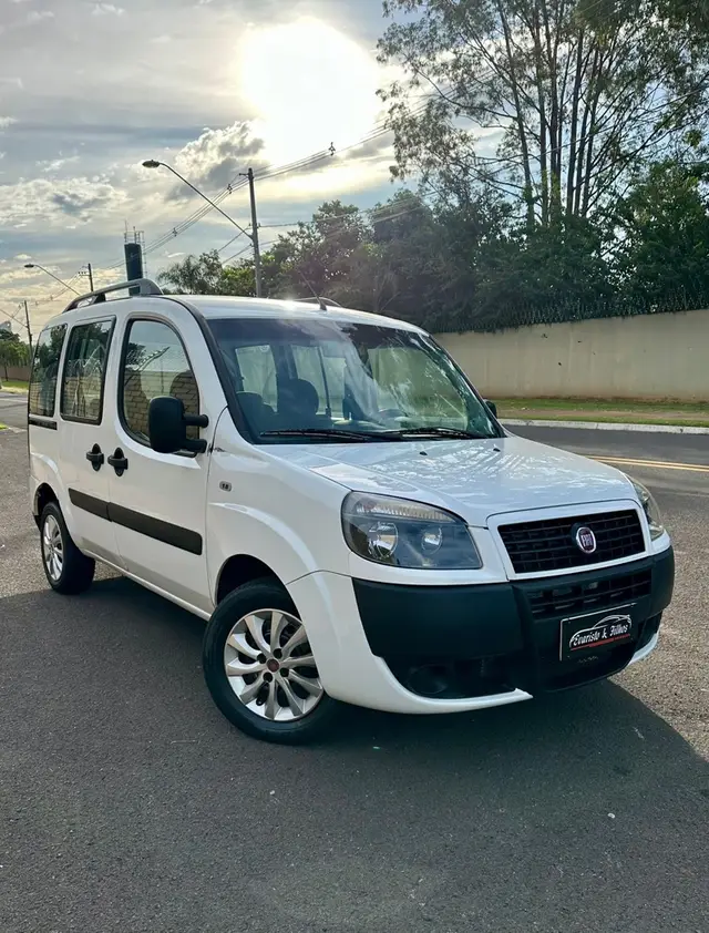 Carro Fiat Doblò 2021 Essence 1.8 16V (Flex)