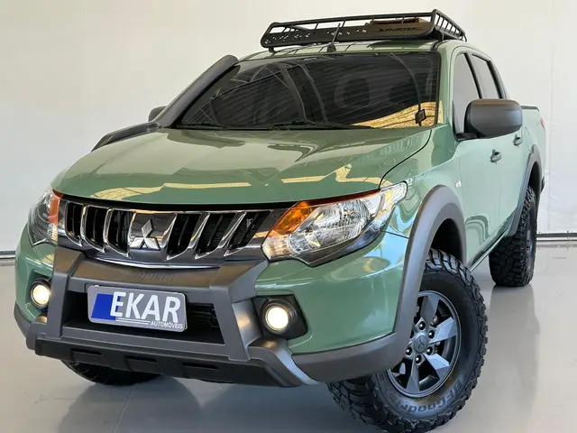 Carro Mitsubishi L200 Triton Savana 2023 GLS 2.4 Turbo