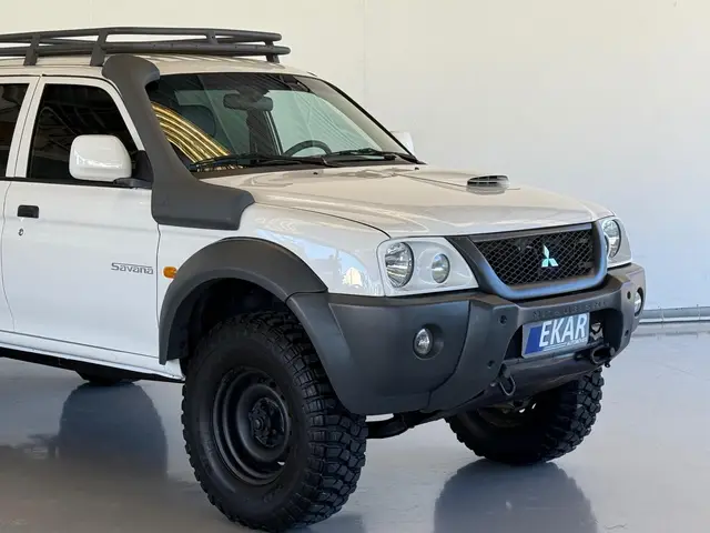 Carro Mitsubishi L200 2011 Savana 2.5 4X4 (15 Anos)