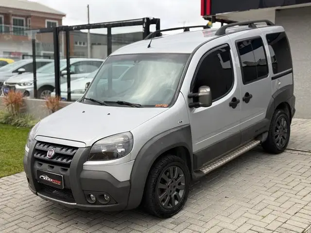 Carro Fiat Doblò 2018 Adventure 1.8 6L (Flex)