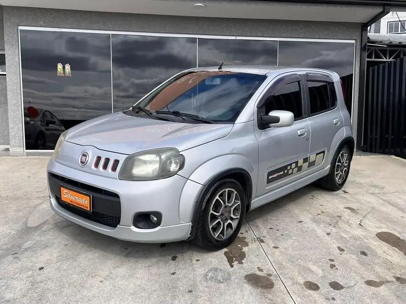 Fiat Uno Sporting 1.4 8V (Flex) 4p