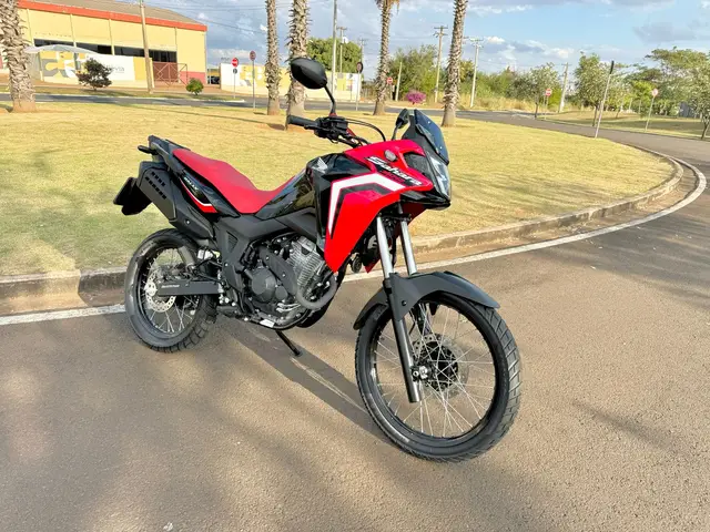 Moto Honda XRE Sahara 300 2025 Rally