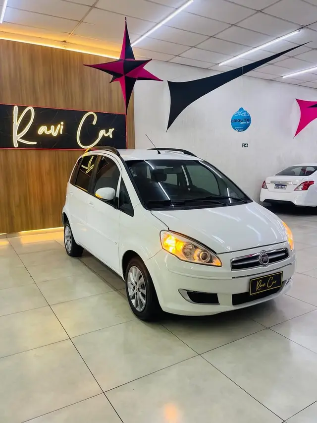 Carro Fiat Idea 2014 Attractive 1.4 8V (Flex)