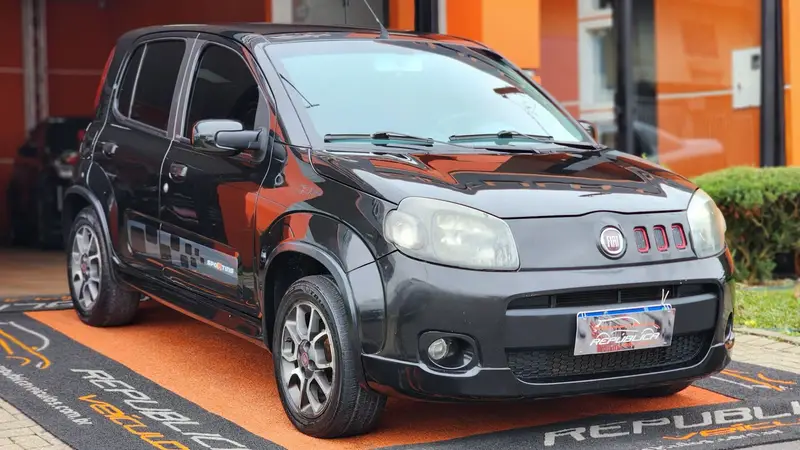 Fiat Uno Sporting 1.4 8V (Flex) 4p