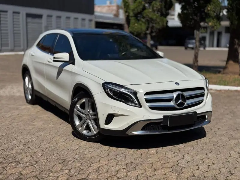 Mercedes-Benz GLA 200 1.6 Advance