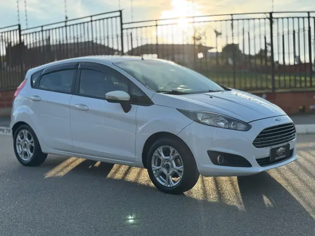 Carro Ford Fiesta Hatch 2016 1.6 (Flex)
