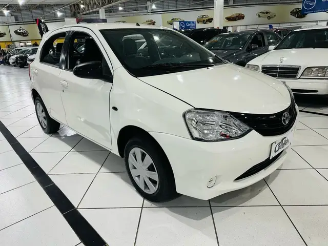 Carro Toyota Etios 2016 XS 1.5 (Flex)