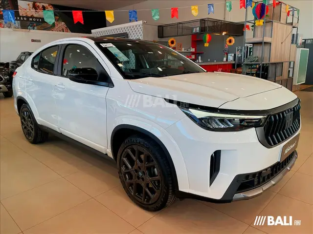 Carro Fiat Fastback 2026 Turbo 200
