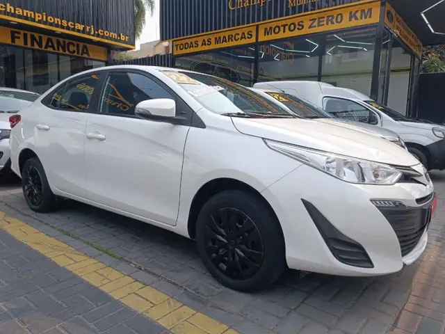Carro Toyota Yaris Sedan 2022 1.5 XL Live (Flex)