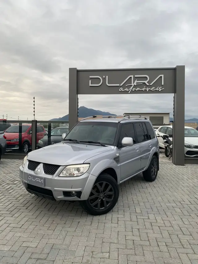Carro Mitsubishi Pajero TR4 2015 2.0 16V 4x2 (Flex)