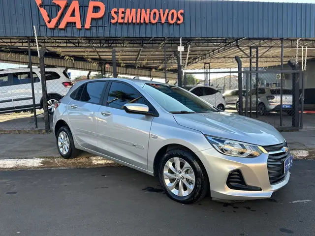 Carro Chevrolet Onix 2023 LT 1.0