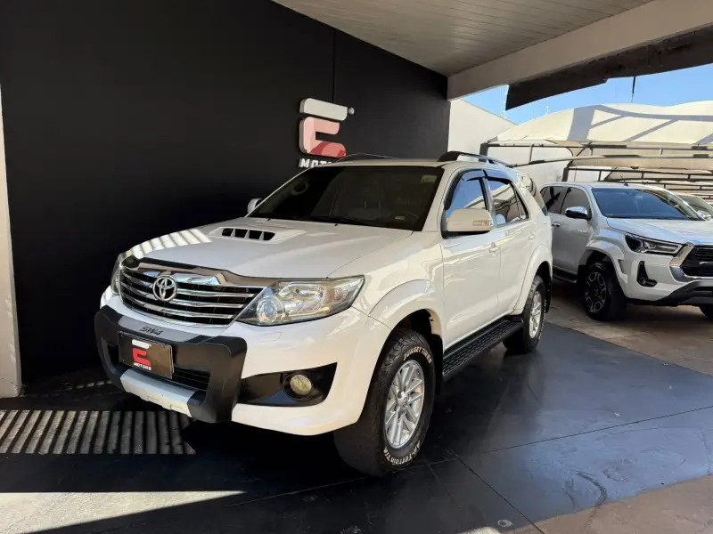 Toyota Hilux SW4 3.0 TDI 4x4 SRV 7L