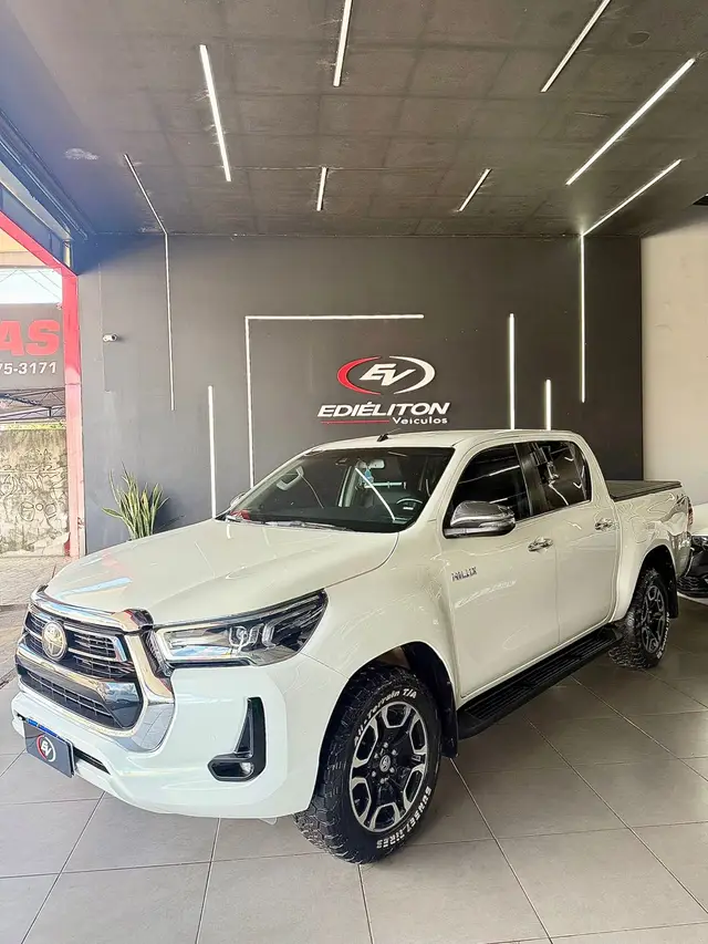 Carro Toyota Hilux Cabine Dupla SRX 2.8 TDI CD 4x4 (Aut)