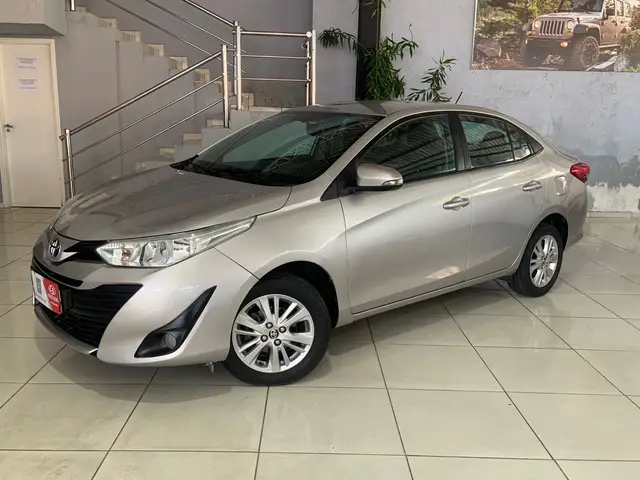 Carro Toyota Yaris Sedan 1.5 XL CVT (Flex)