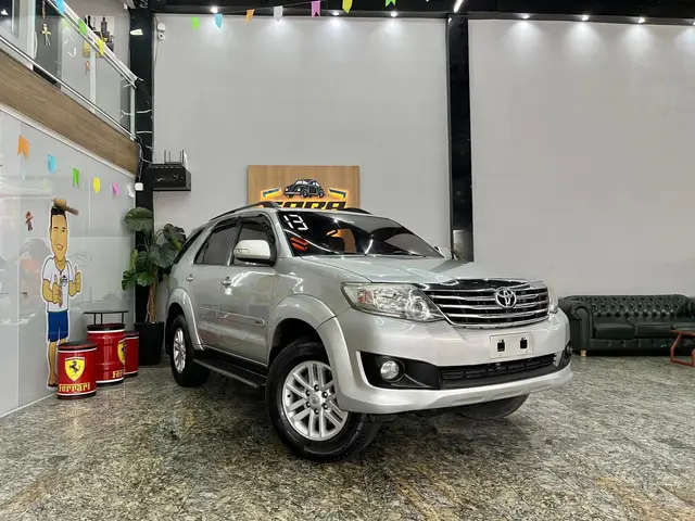 Carro Toyota Hilux SW4 2013 SR 2.7 4X2 (Aut)