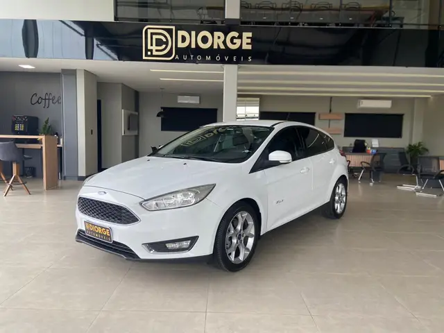 Carro Ford Focus Hatch 2016 SE Plus 2.0 PowerShift