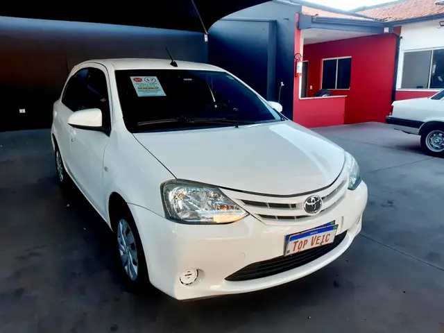 Carro Toyota Etios 2017 XS 1.5 (Aut) (Flex)