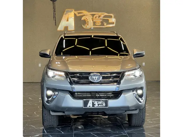 Carro Toyota SW4 2020 2.8 TDI SRX 5L 4x4 (Aut)