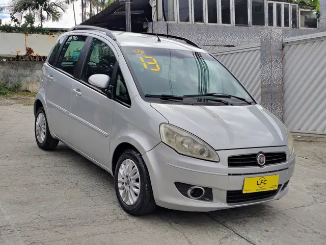 Carro Fiat Idea 2013 Attractive 1.4 8V (Flex)