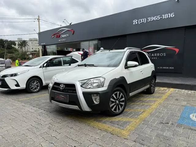 Carro Toyota Etios 2016 Cross 1.5 (Flex)